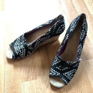Toms wedges like new